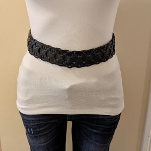 Black woven fashion belt with snap closure size Large